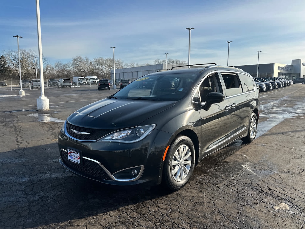 Used 2019 Chrysler Pacifica Touring L Passenger Van