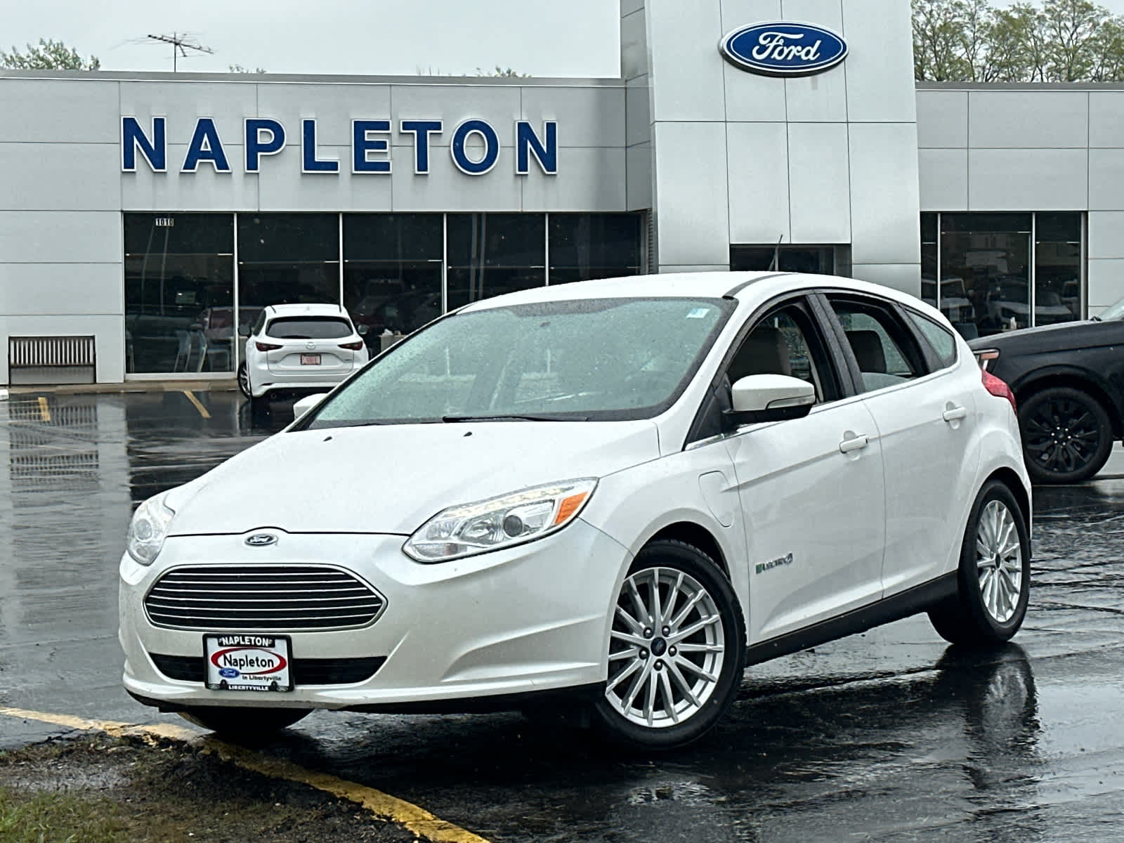 Used 2018 Ford Focus Electric with VIN 1FADP3R46JL305299 for sale in Libertyville, IL