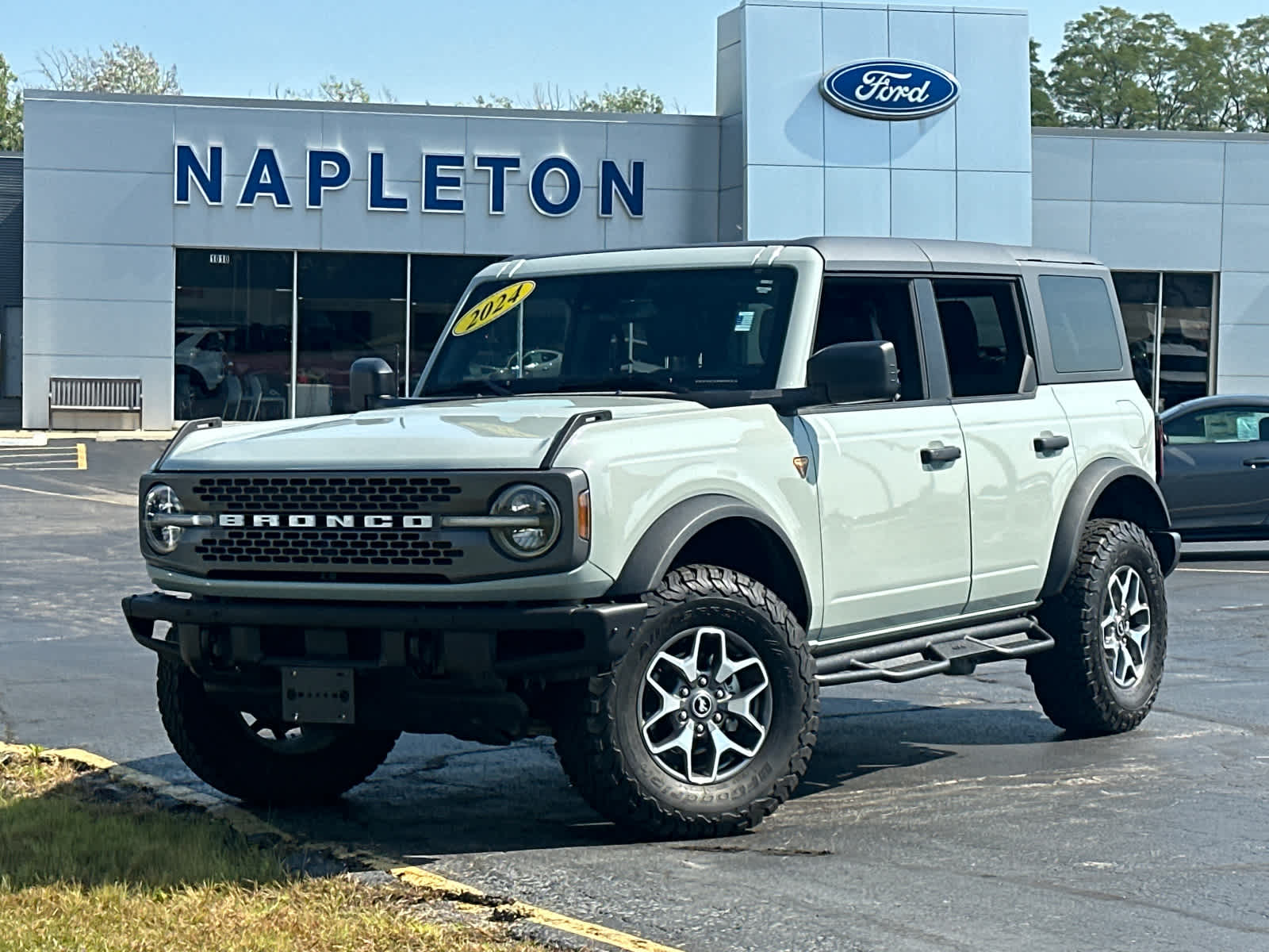 2024 Ford Bronco Badlands photo 2