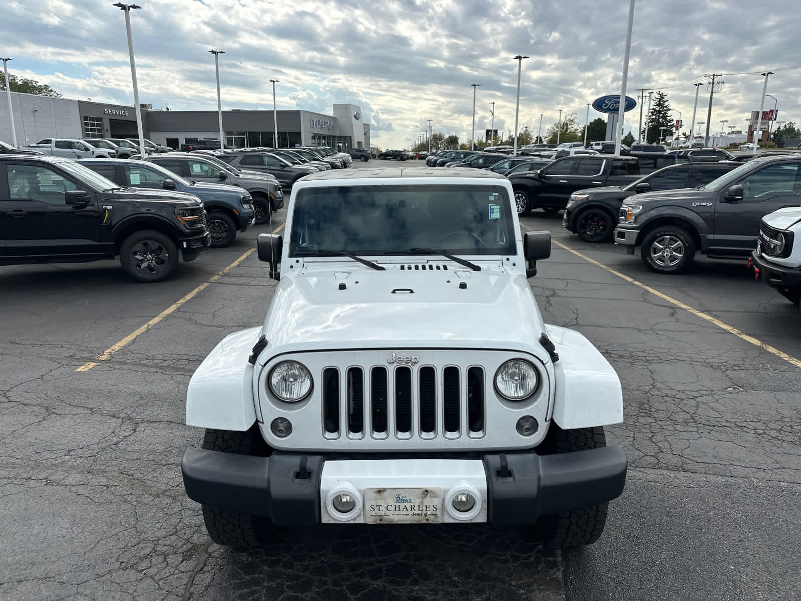 2016 Jeep Wrangler Unlimited Sahara photo 2