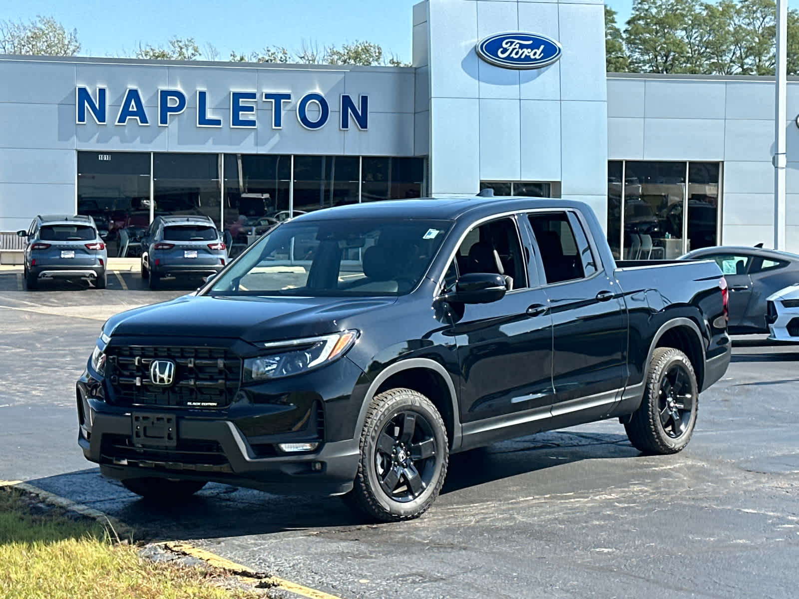 2024 Honda Ridgeline Black Edition photo 2