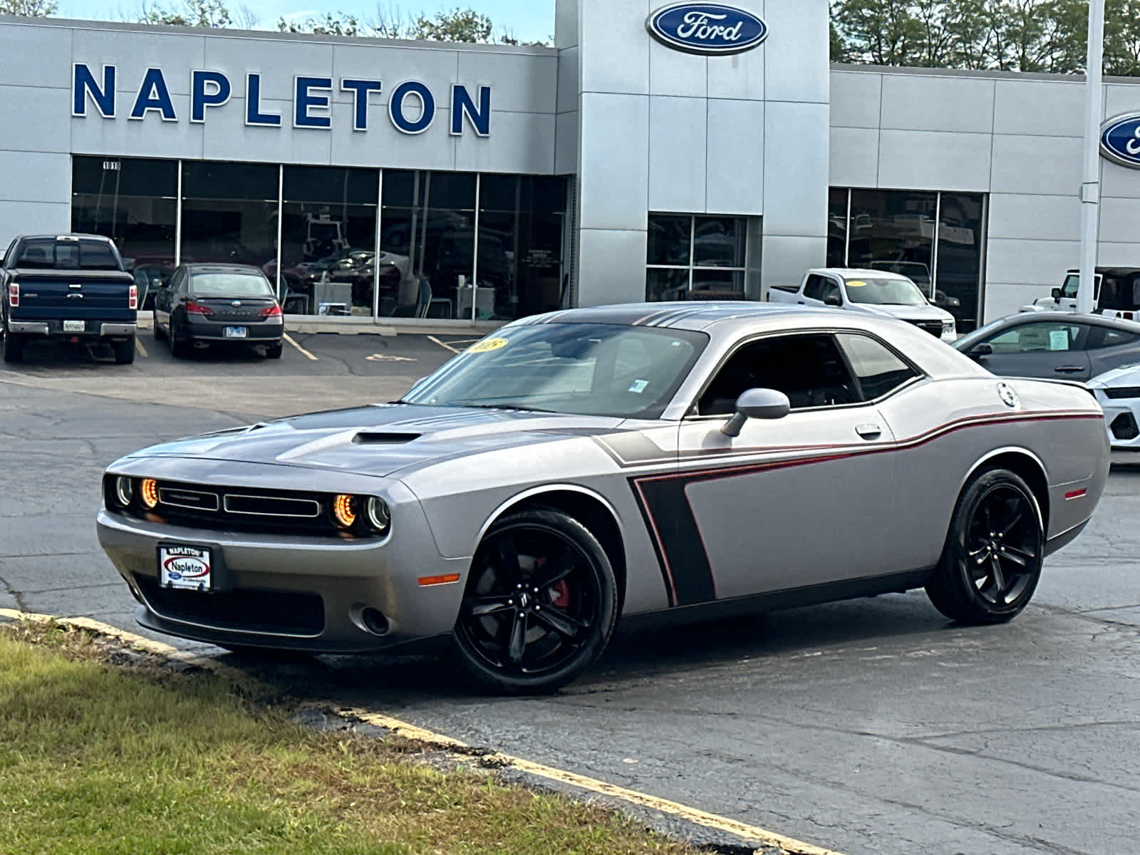 2015 Dodge Challenger SXT photo 2