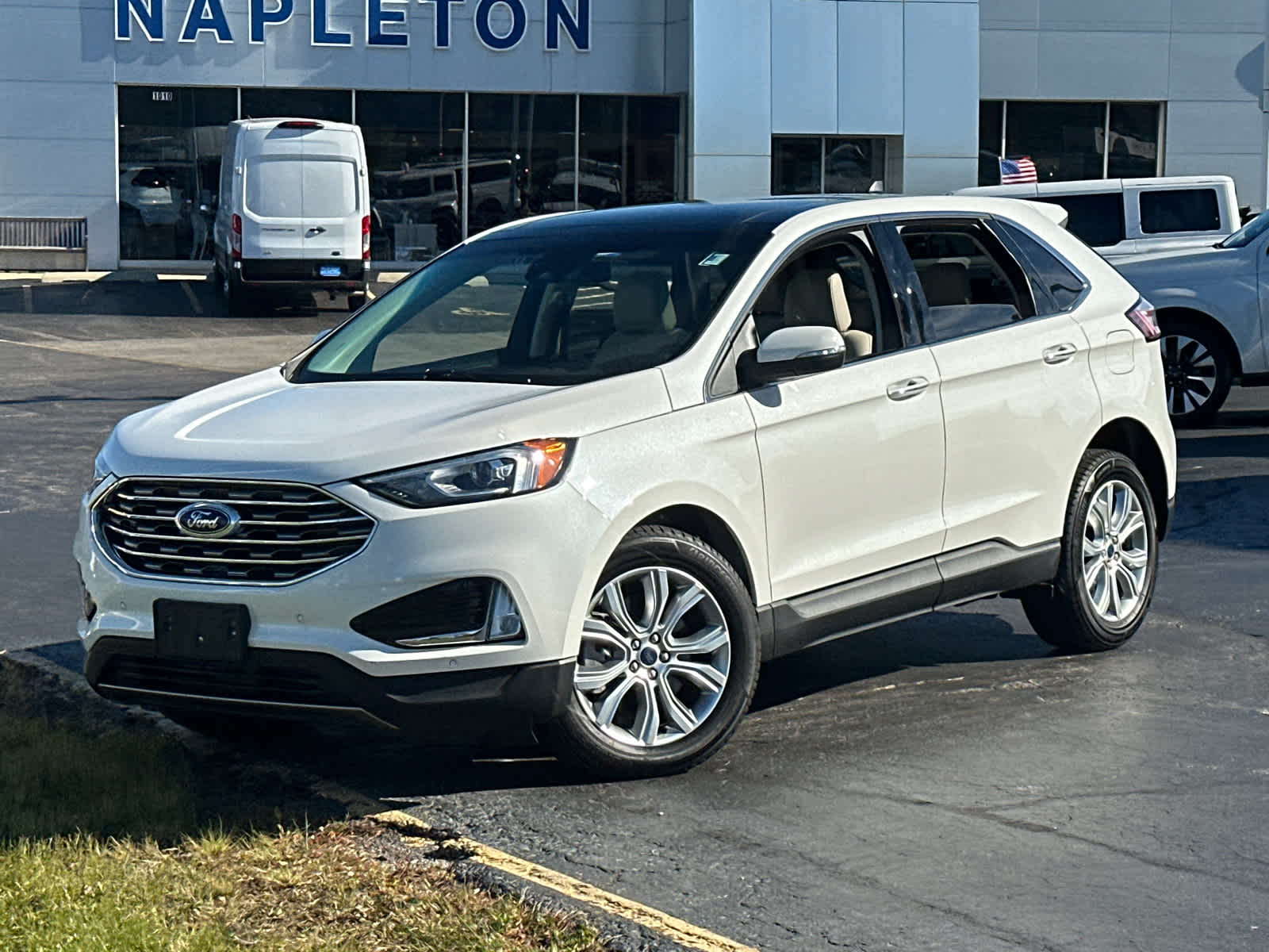 2021 Ford Edge Titanium photo 2