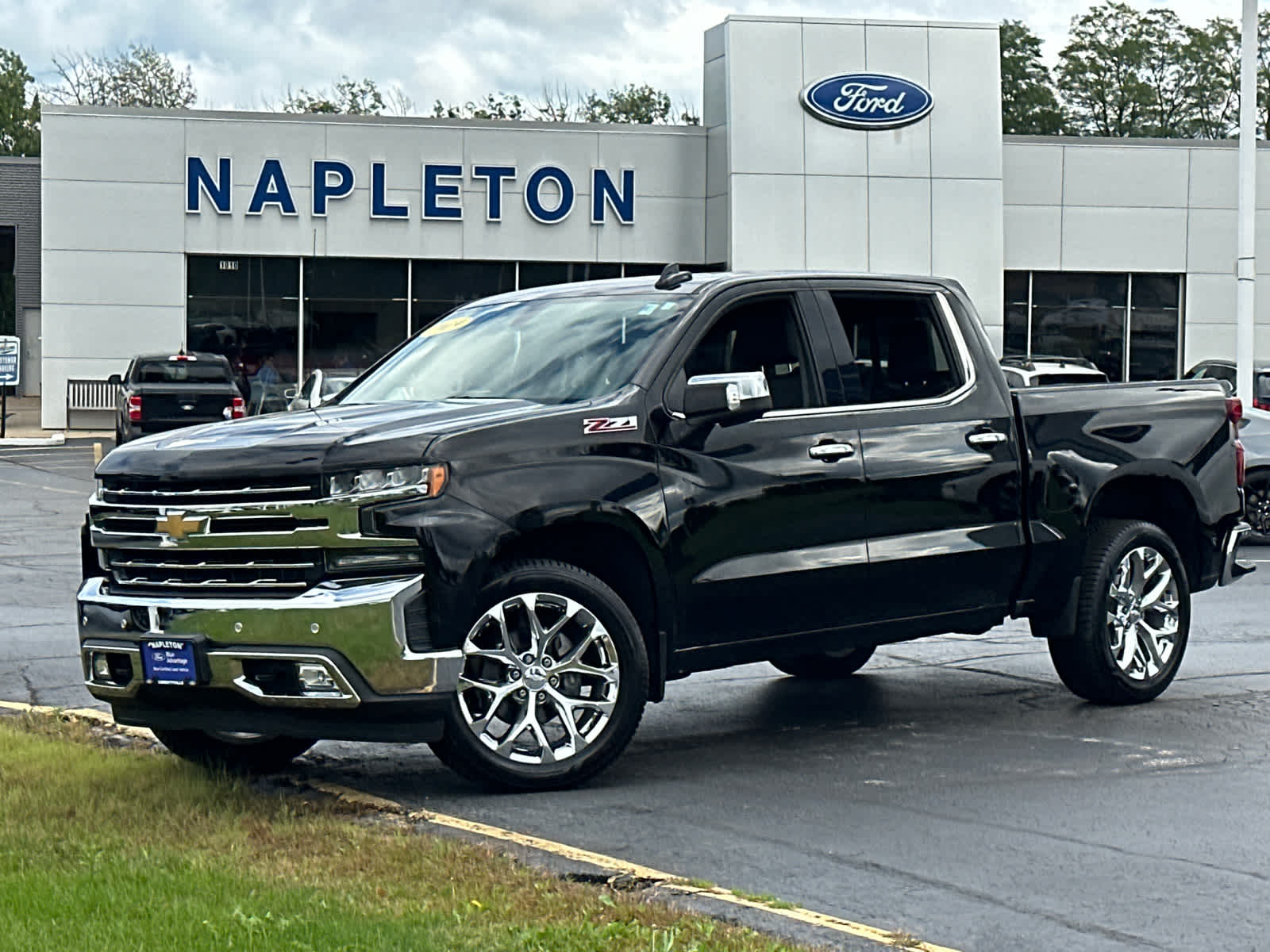 2019 Chevrolet Silverado 1500 LTZ photo 2