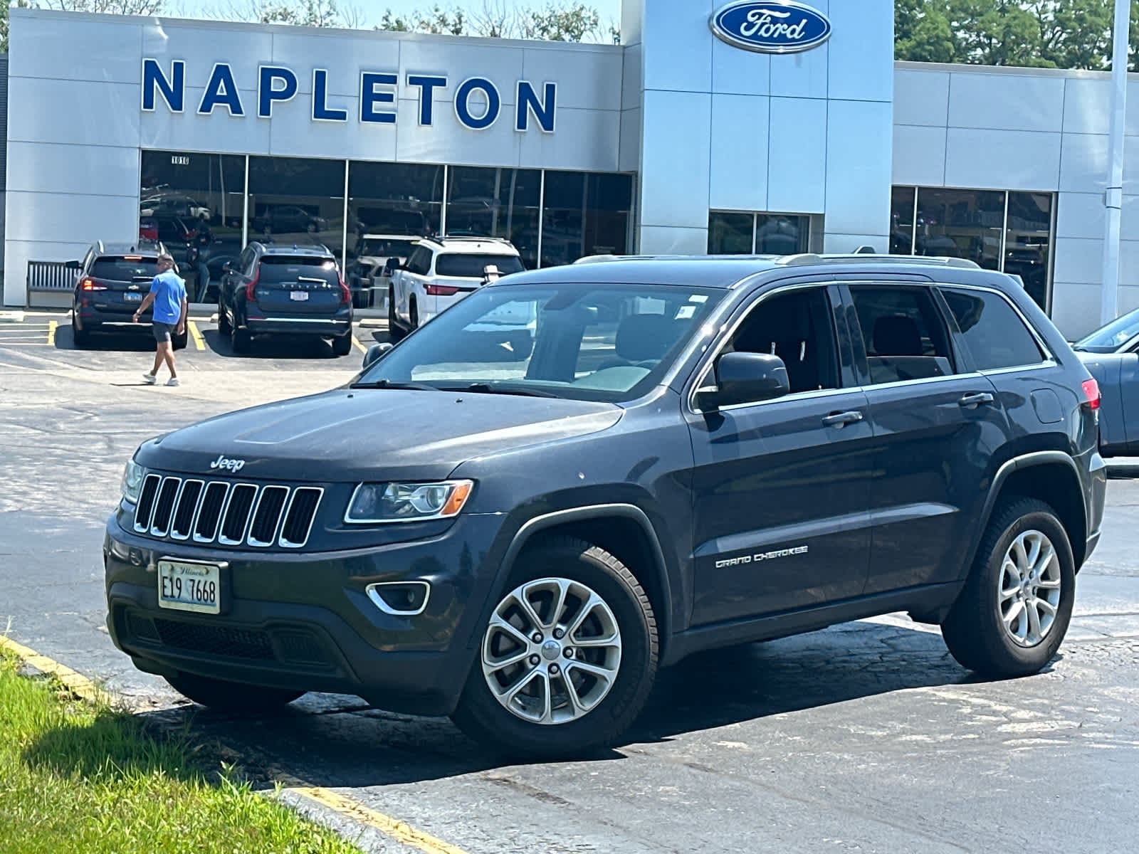 Used 2015 Jeep Grand Cherokee Laredo with VIN 1C4RJFAG4FC662237 for sale in Libertyville, IL