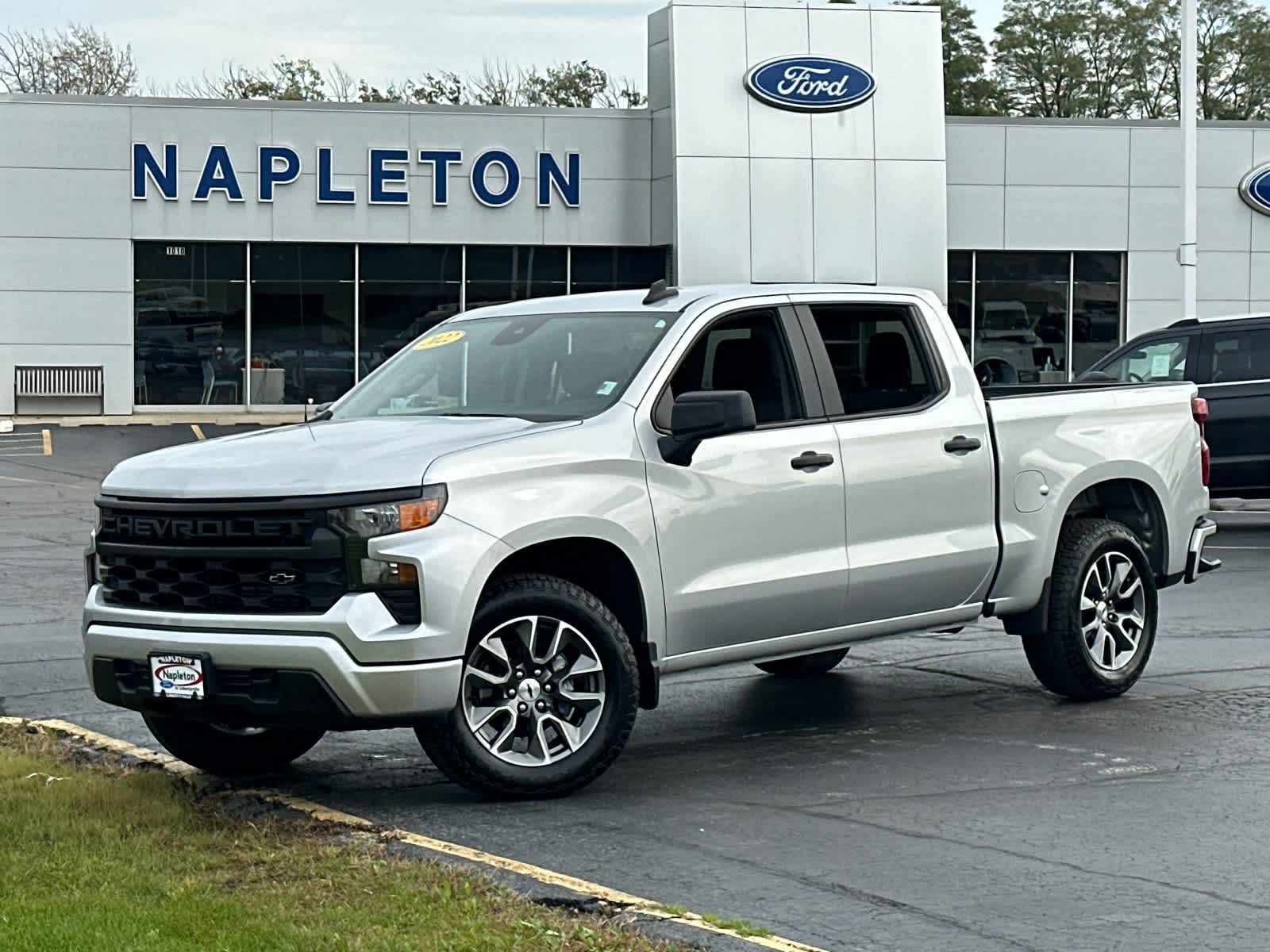 2022 Chevrolet Silverado 1500 Custom photo 2