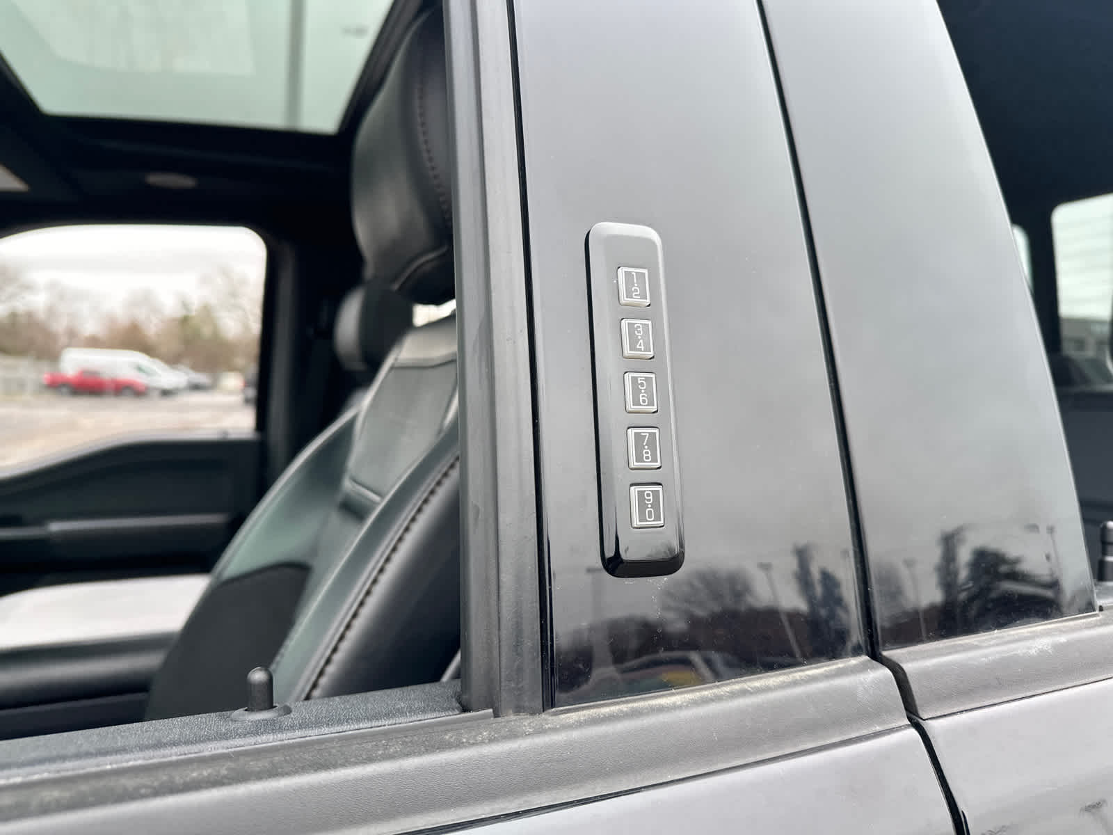 2023 Ford F-150 Raptor - Photo 14