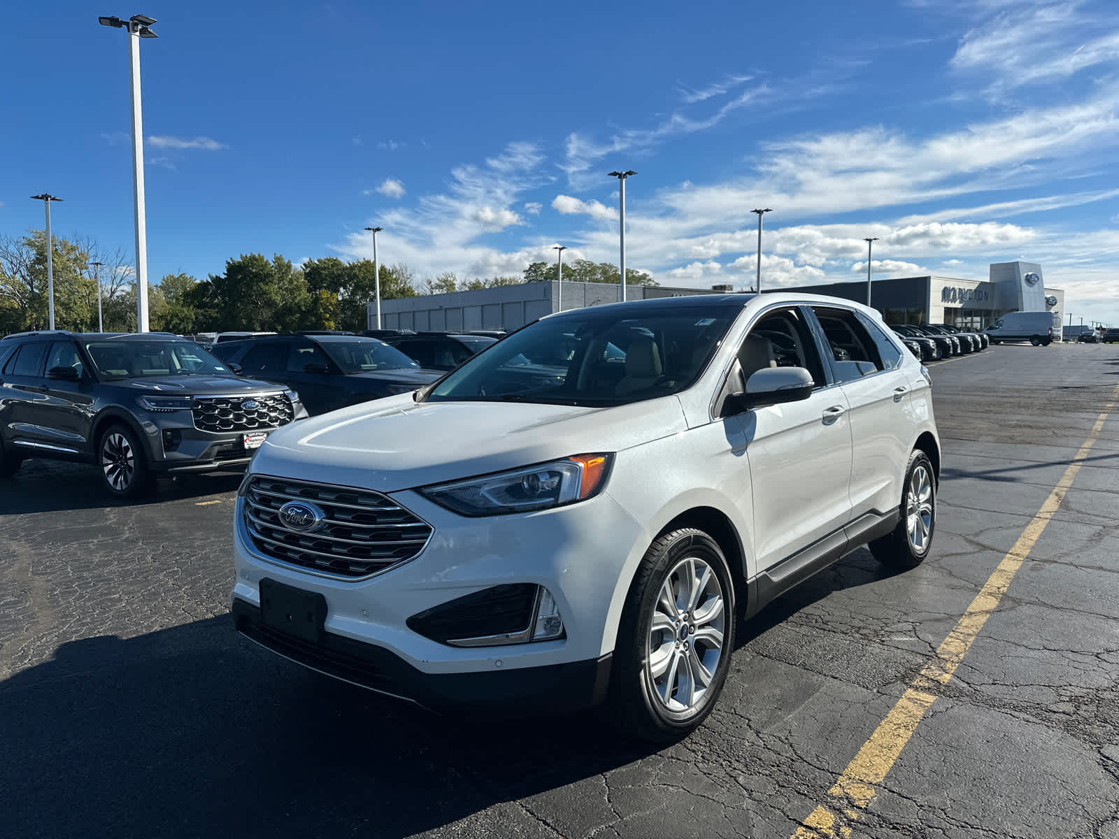 2021 Ford Edge Titanium photo 4