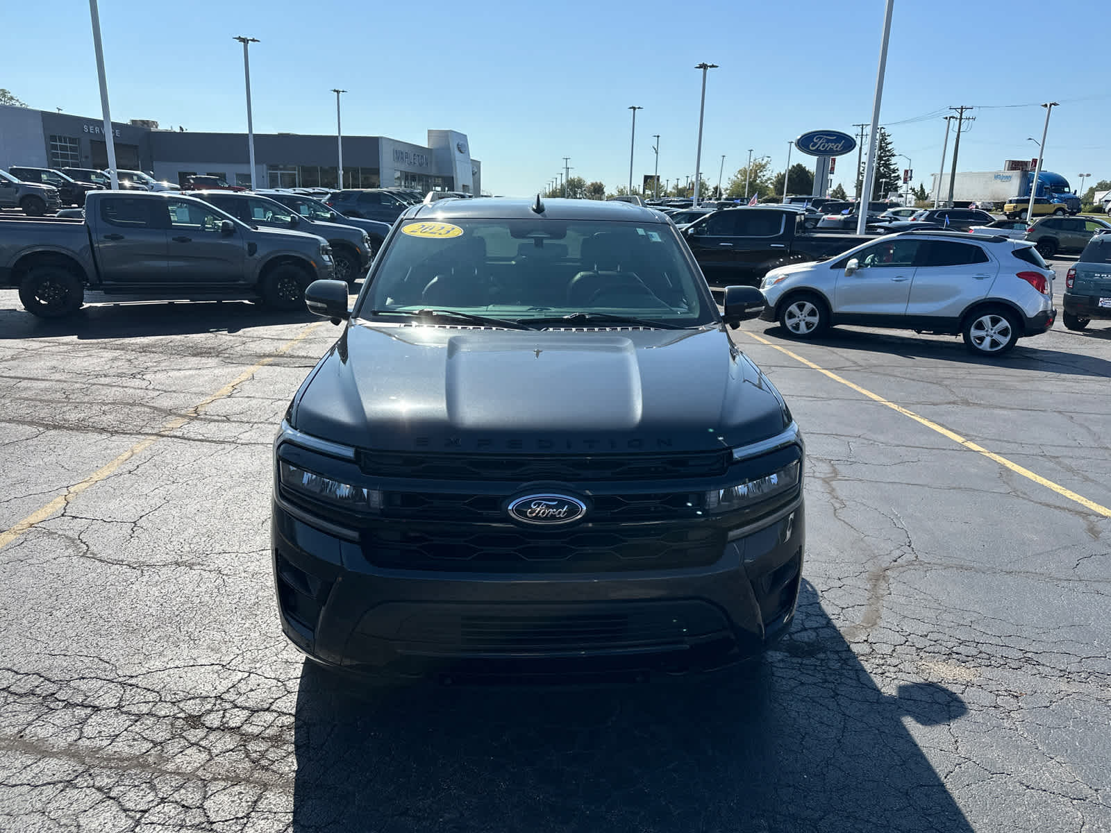 2023 Ford Expedition Limited photo 2