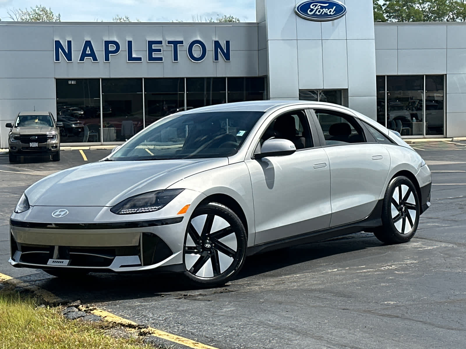 Used 2024 Hyundai IONIQ 6 SE with VIN KMHM14AB6RA080672 for sale in Libertyville, IL