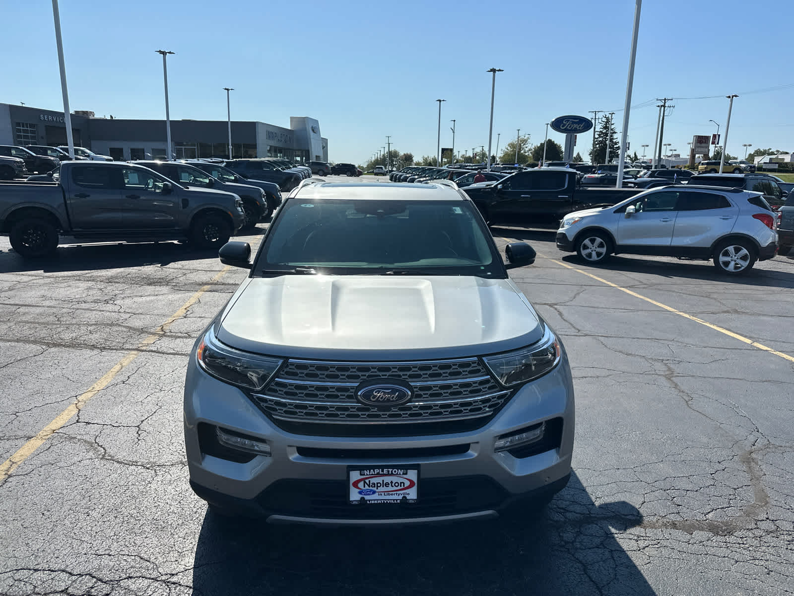 2023 Ford Explorer Limited photo 2