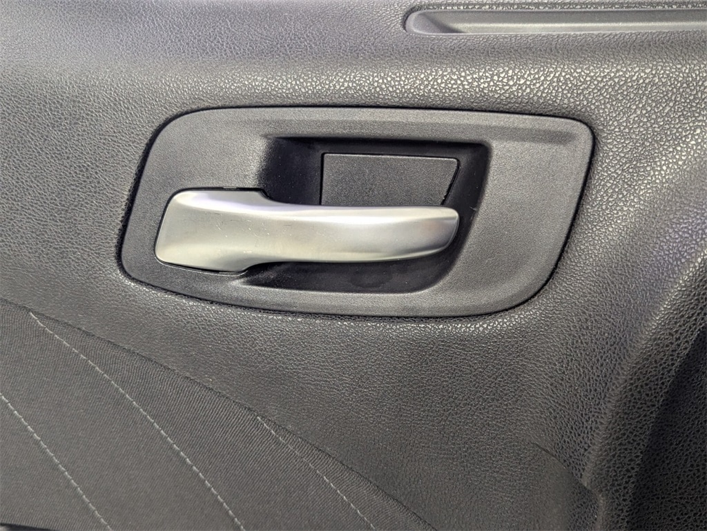 2015 Dodge Charger SXT photo 14