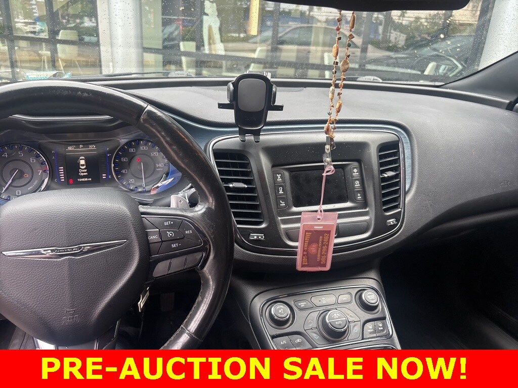 2015 Chrysler 200 S photo 4