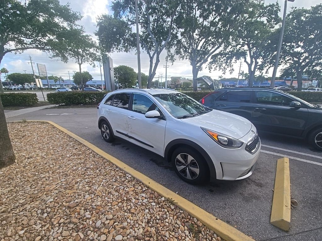 Used 2017 Kia Niro EX SUV