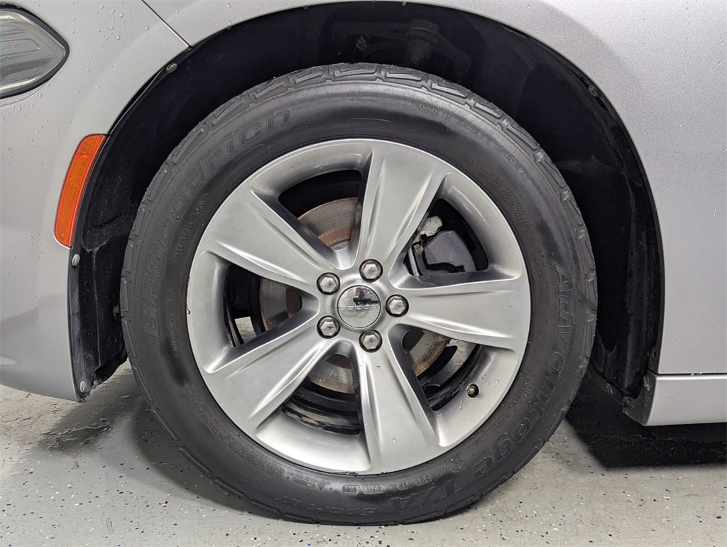 2015 Dodge Charger SXT photo 9