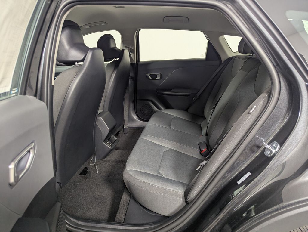 2025 Kia K4 LXS - Photo 22