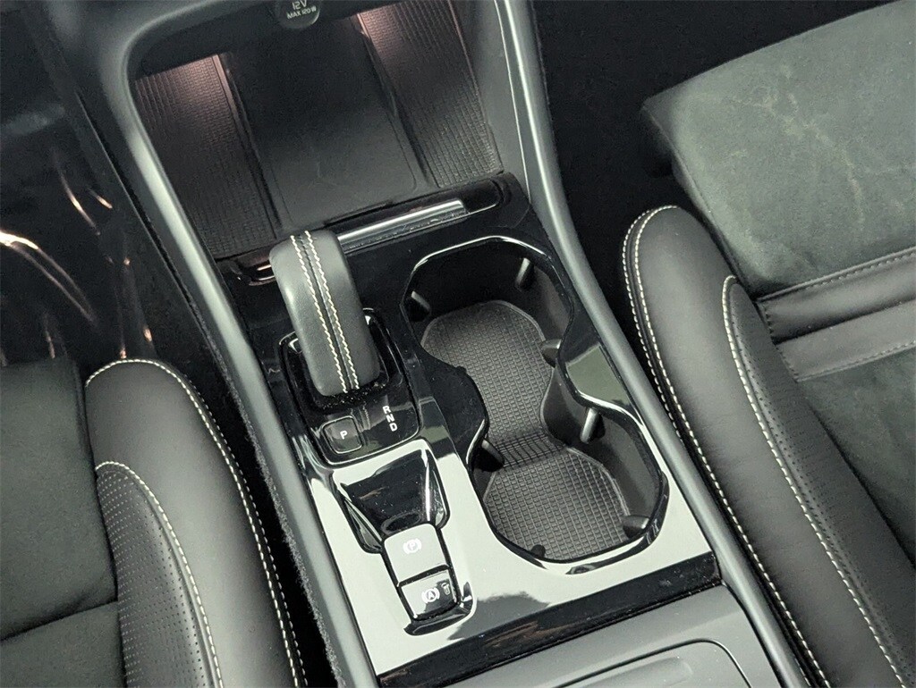 2019 Volvo XC40 R-Design photo 19