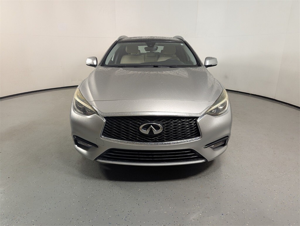 2017 Infiniti QX30 Premium photo 2