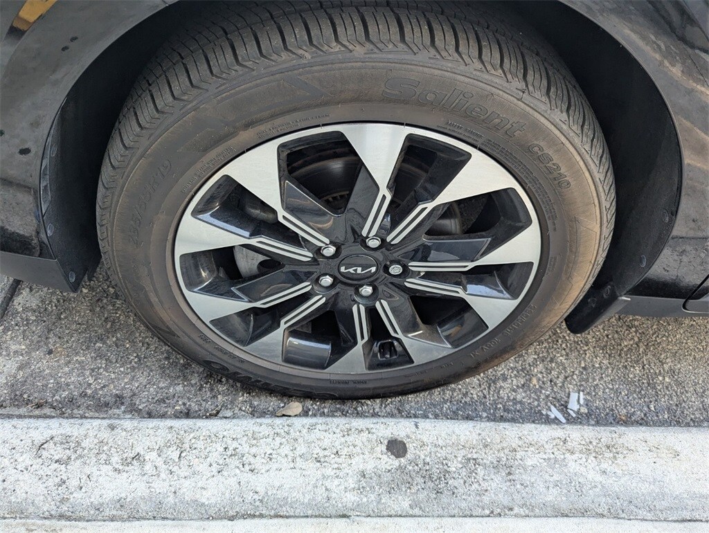 2024 Kia Carnival EX photo 2