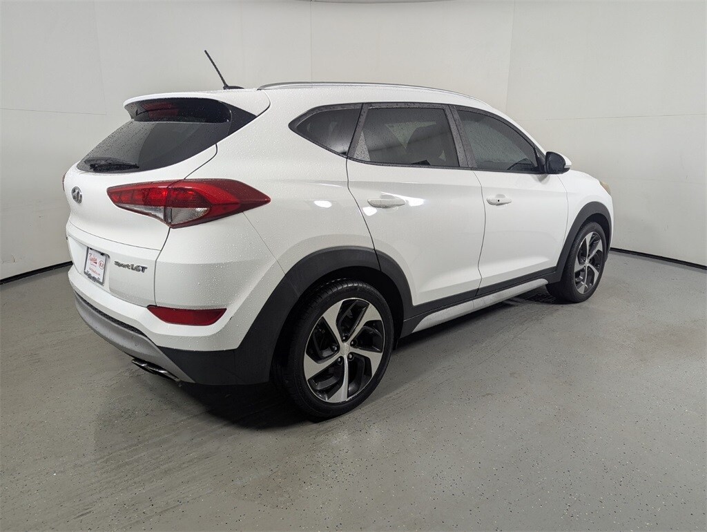 2017 Hyundai Tucson Sport photo 4