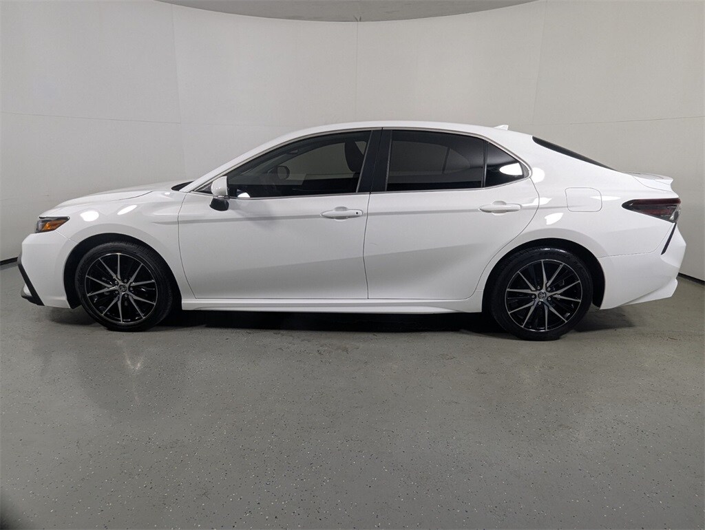 2023 Toyota Camry SE photo 4