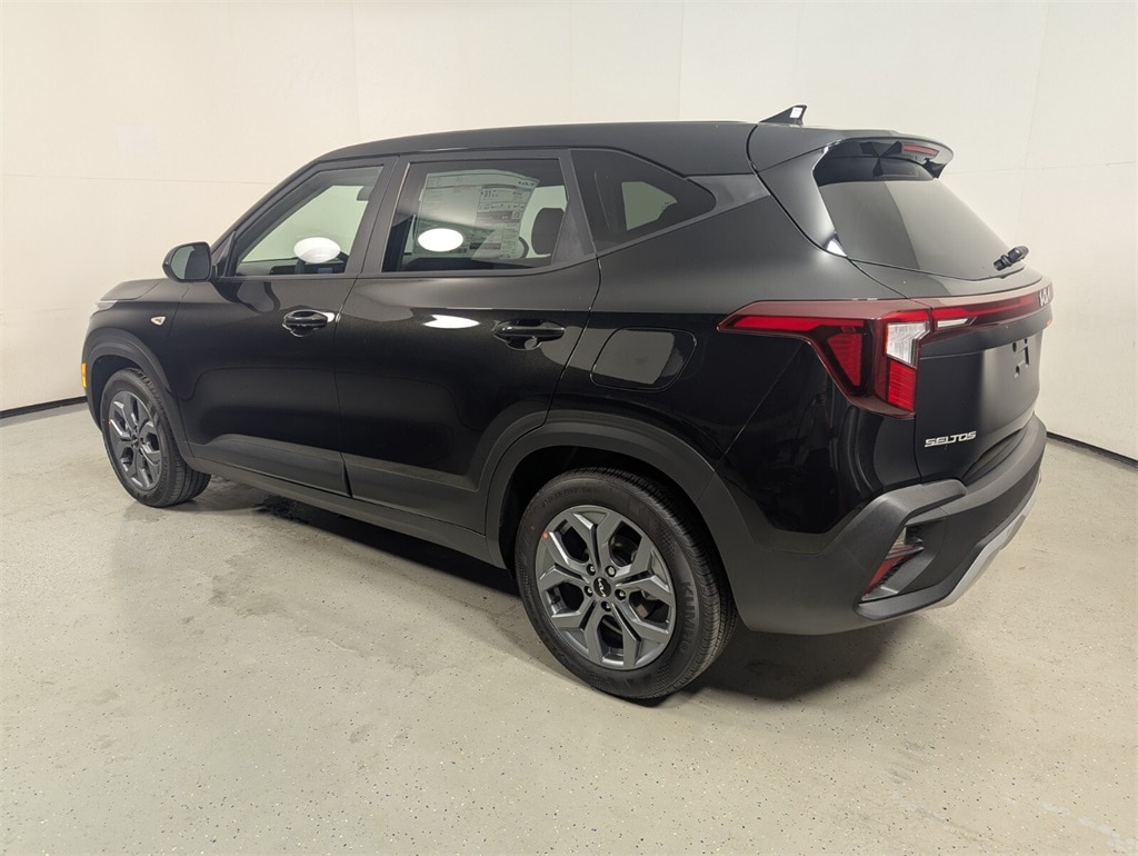 2026 Kia Seltos LX photo 3