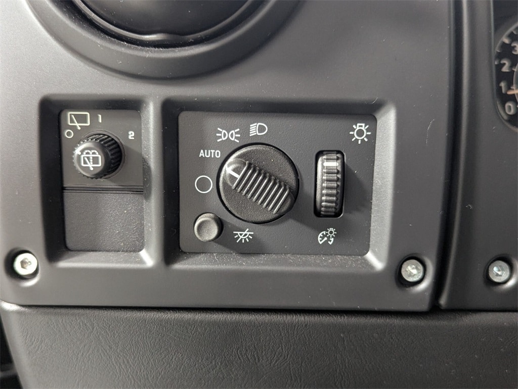 2005 Hummer H2 Base photo 10