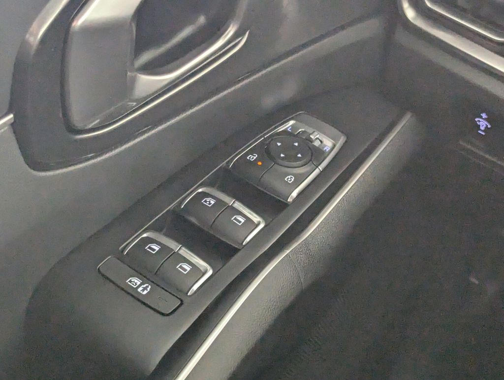 2025 Kia Sorento S - Photo 16