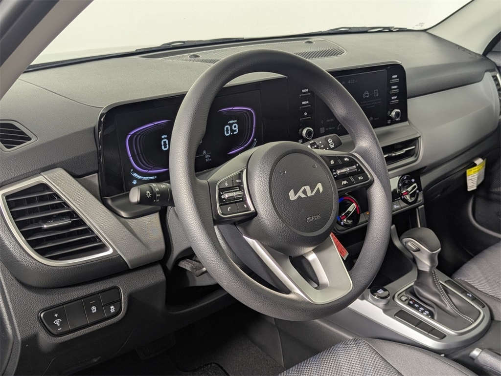2026 Kia Seltos LX photo 9