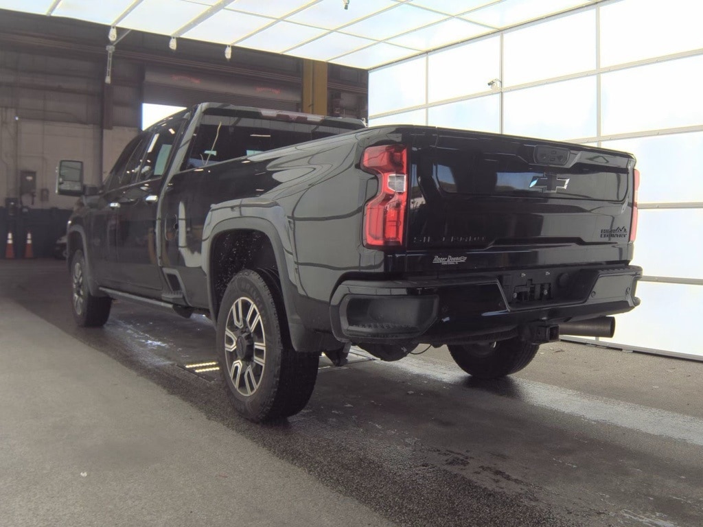 2022 Chevrolet Silverado 3500HD High Country photo 5