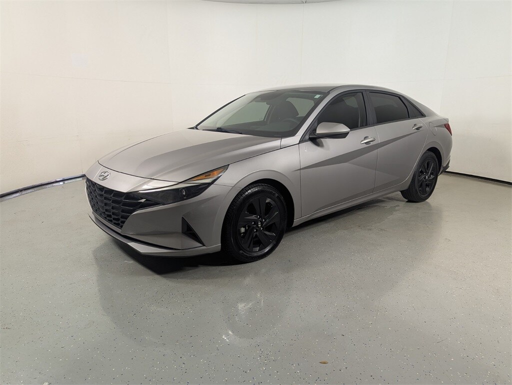 2021 Hyundai Elantra SEL photo 3