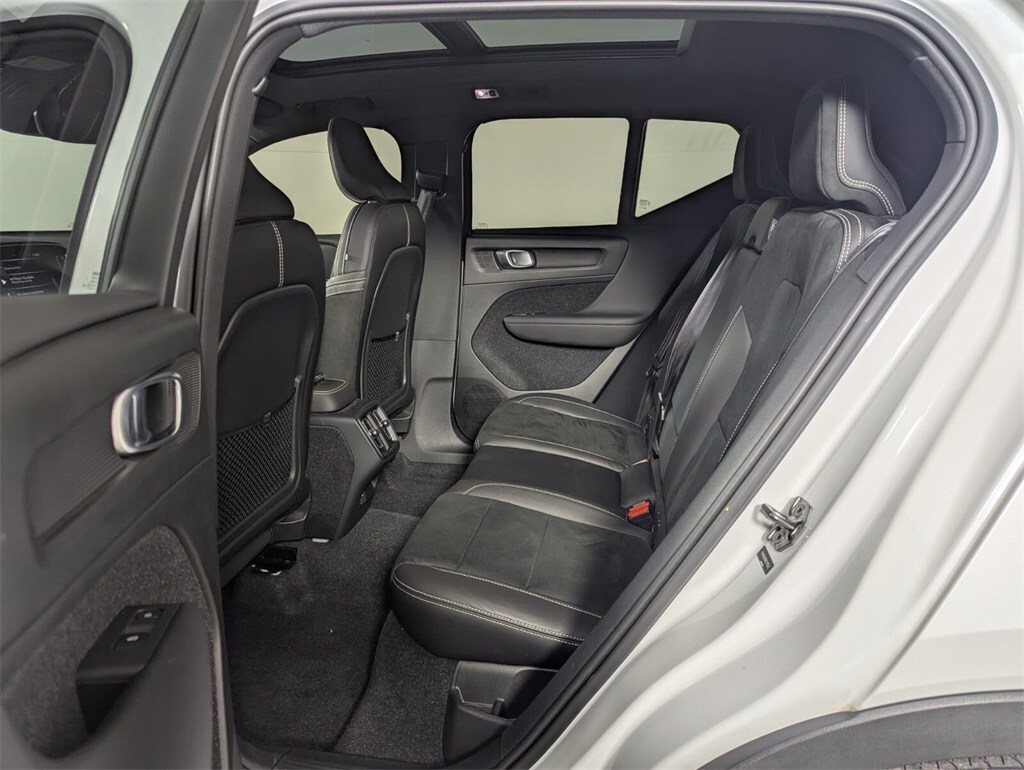 2019 Volvo XC40 R-Design photo 22