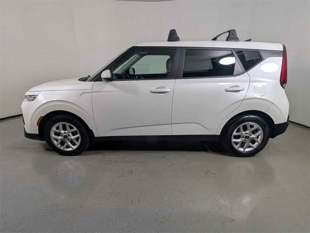 2022 Kia Soul LX photo 2