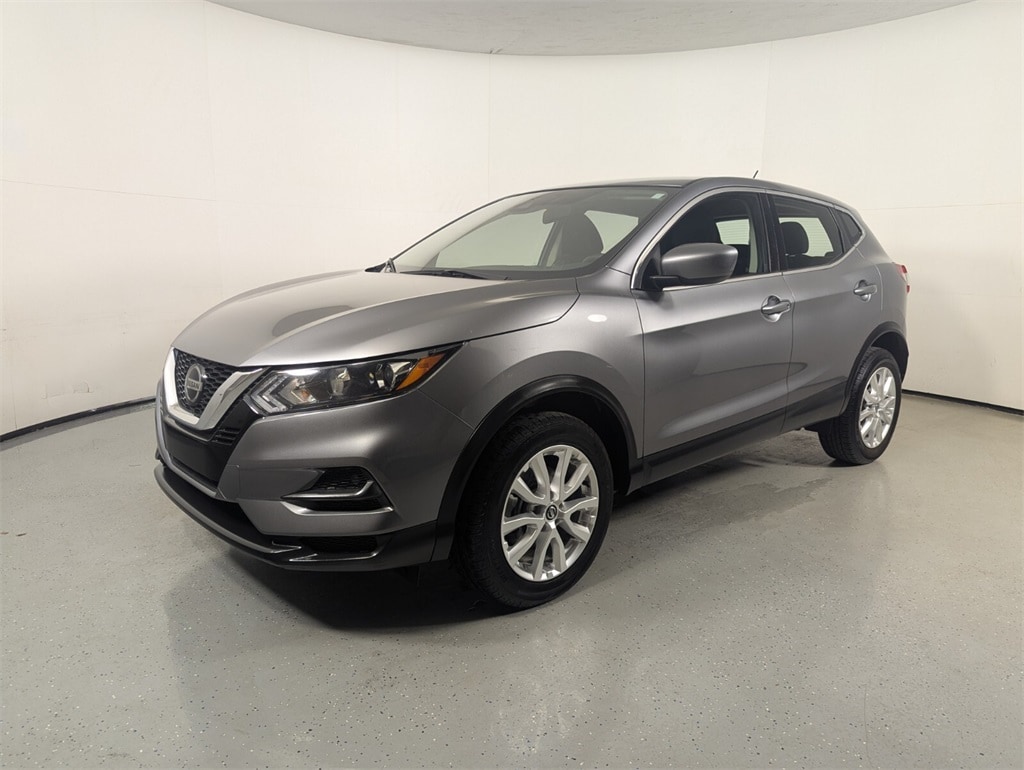 2021 Nissan Rogue Sport S photo 2