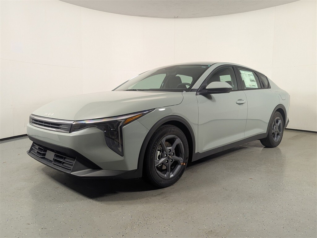 New 2025 Kia K4 LXS Sedan