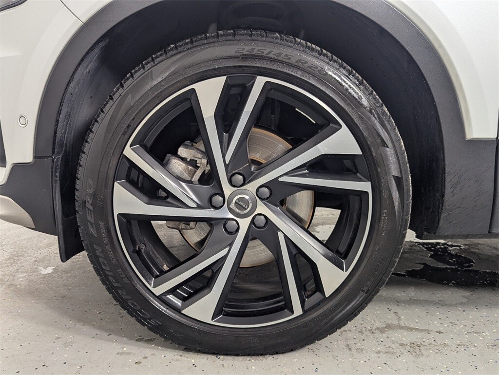2019 Volvo XC40 R-Design photo 9