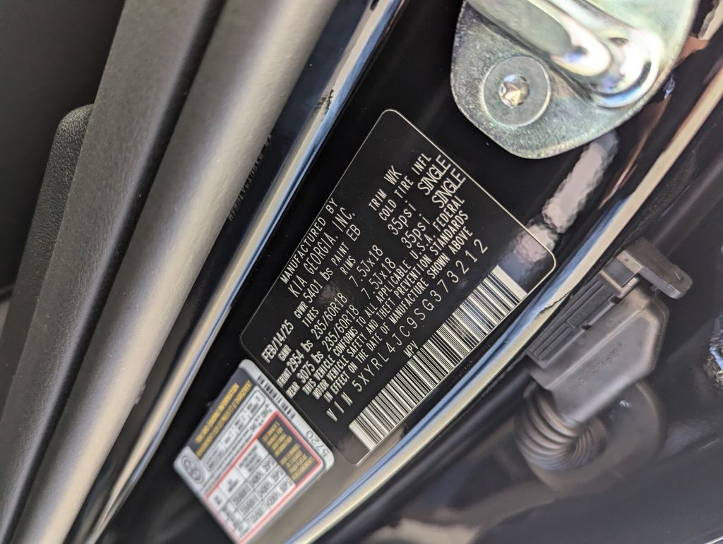 2025 Kia Sorento S - Photo 32