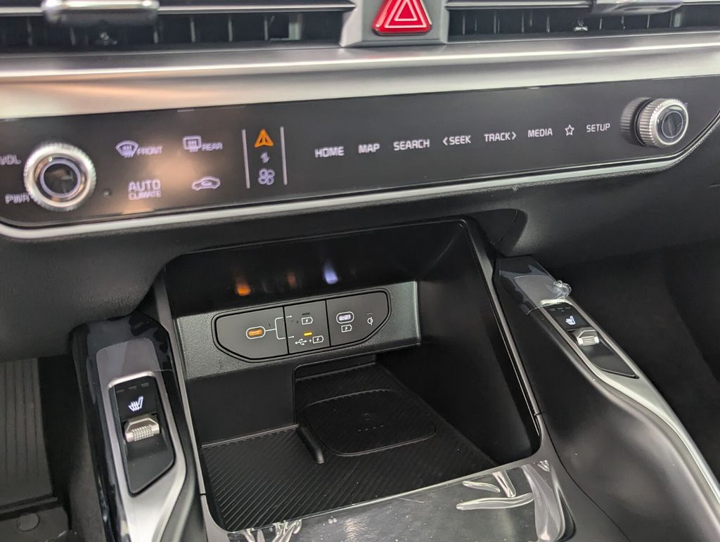 2025 Kia Sorento S - Photo 22