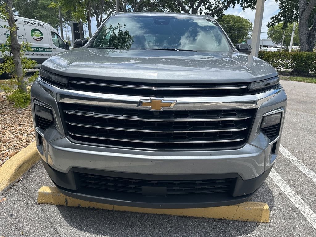 Used 2025 Chevrolet Traverse LT SUV