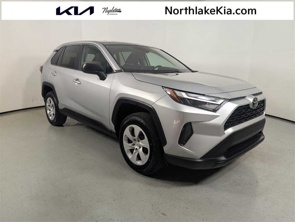 2023 Toyota RAV4 LE's photo
