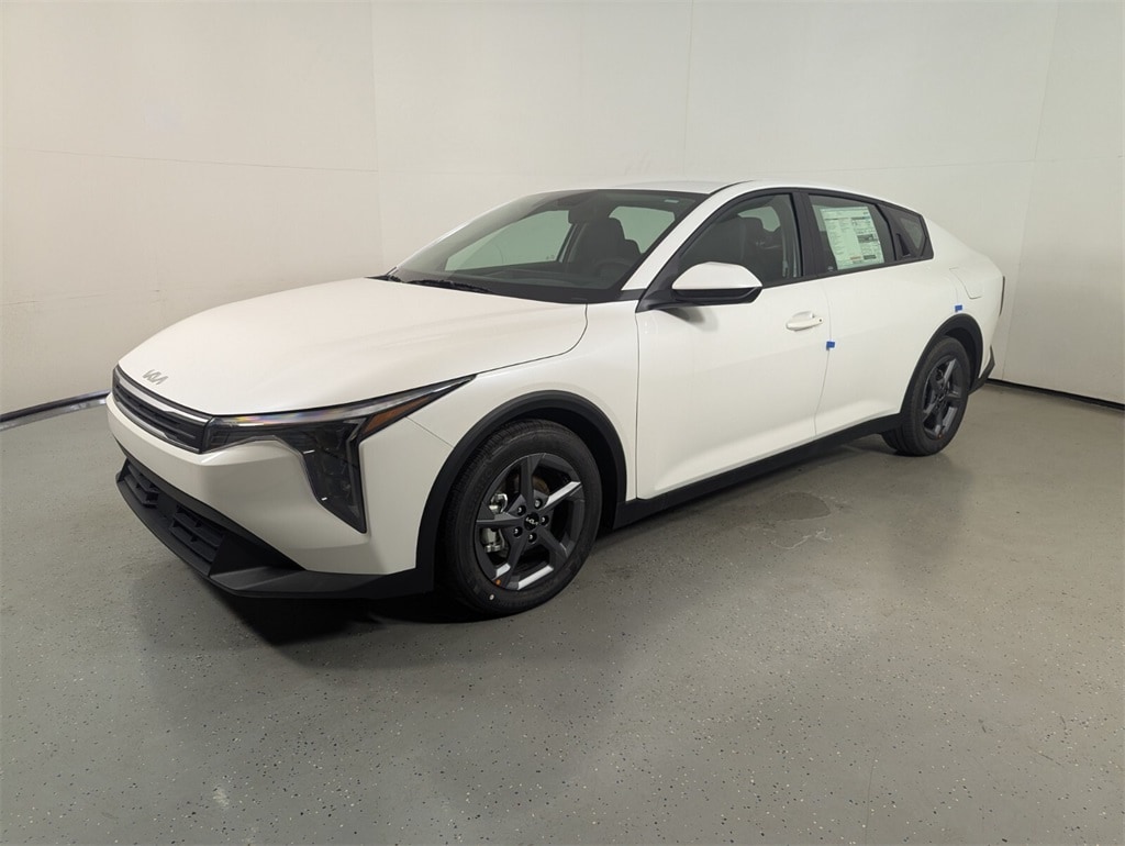 2025 Kia K4 LXS photo 3