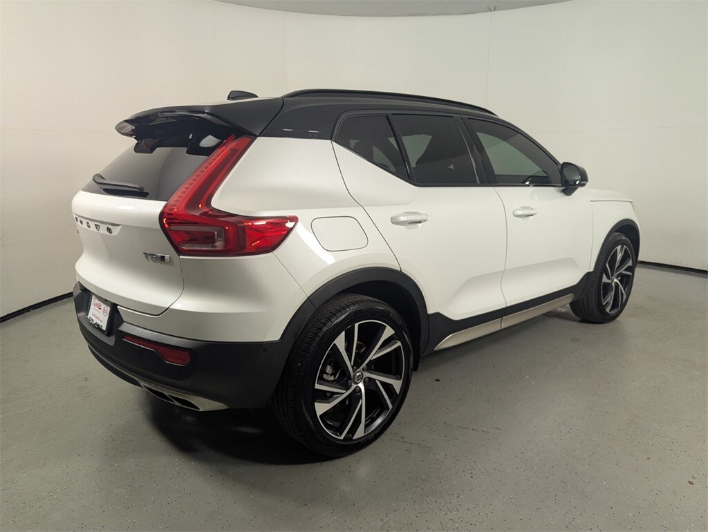 2019 Volvo XC40 R-Design photo 7