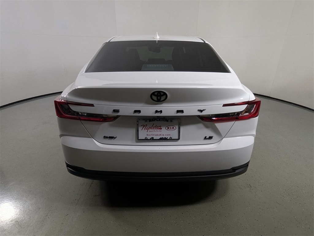 2025 Toyota Camry LE photo 5