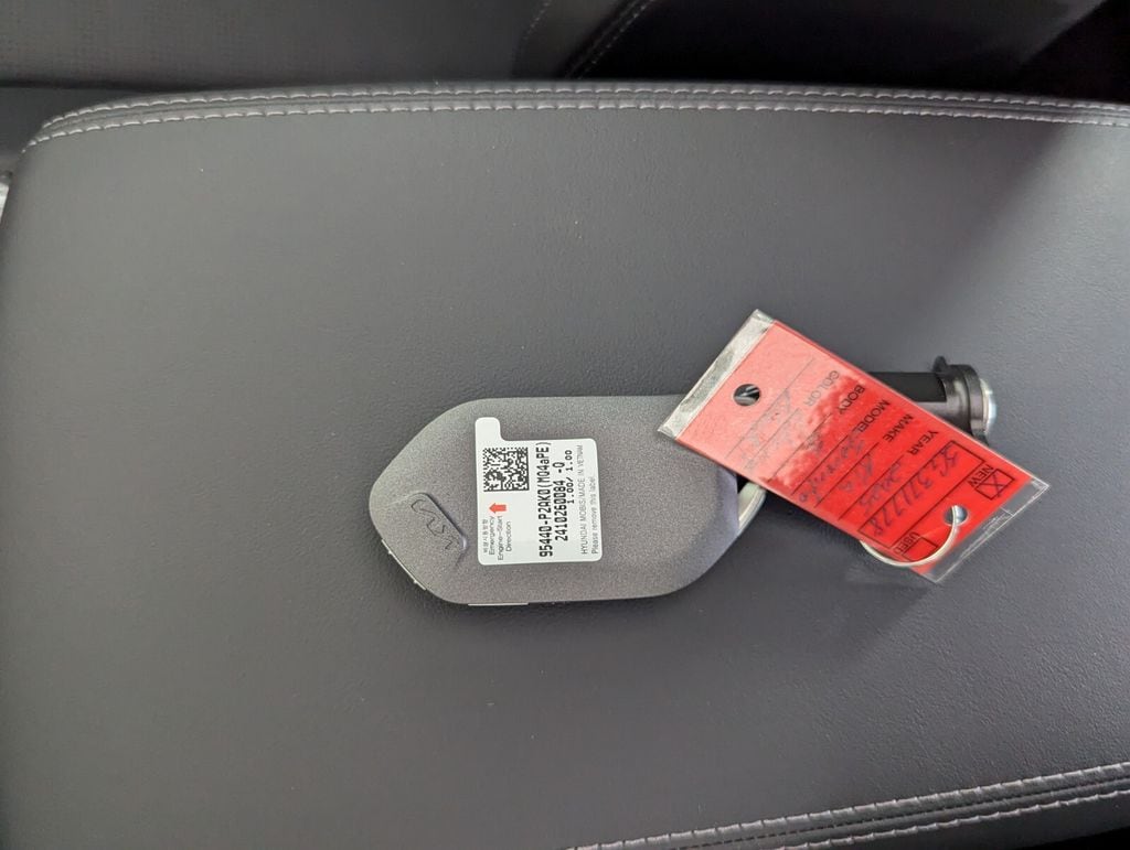 2025 Kia Sorento S - Photo 29