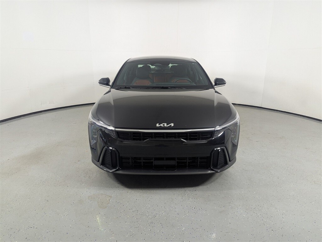 2025 Kia K4 GT-Line photo 2