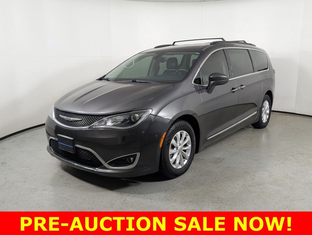 Used 2017 Chrysler Pacifica Touring L Minivan/Van