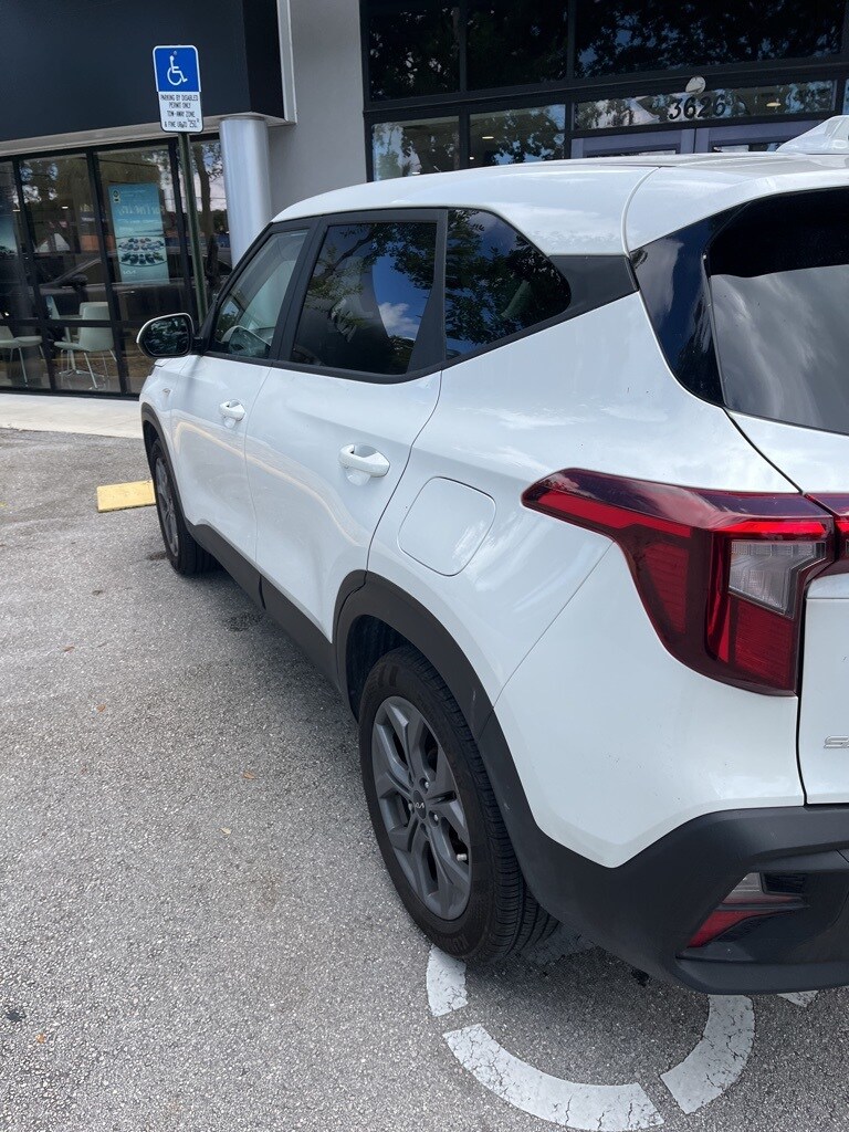 2025 Kia Seltos LX photo 2