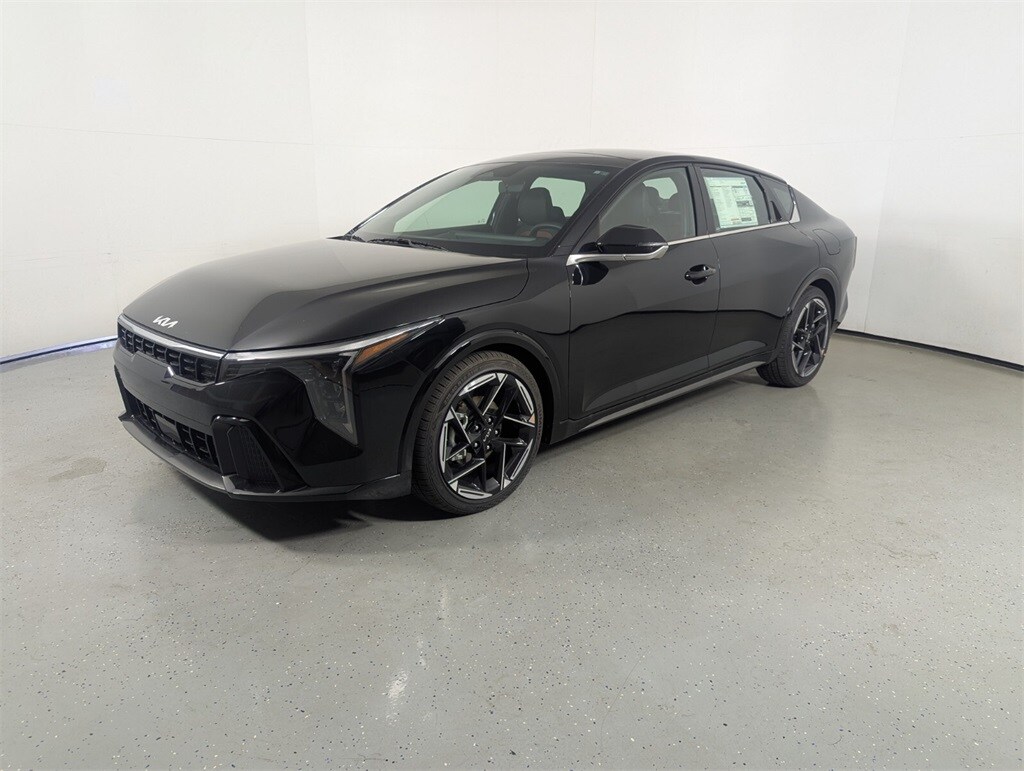 2025 Kia K4 GT-Line photo 3
