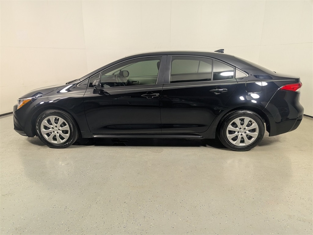 2025 Toyota Corolla LE photo 4