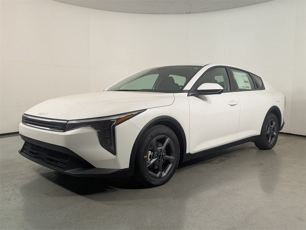 New 2025 Kia K4 LXS Sedan